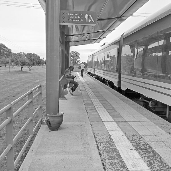 Con destino a La Picada, una crónica sobre rieles gastados