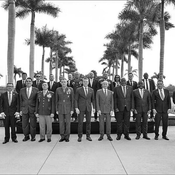 Avanzan en la destrucción del sistema de defensa nacional