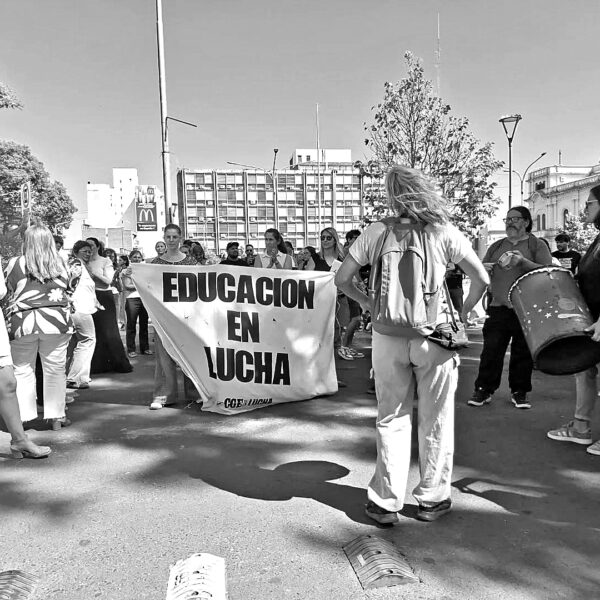 Nuevo año escolar, entre risas y ninguneos