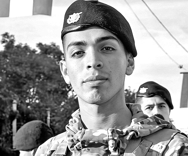 Un incendio lo dejó sin nada: un joven soldado pide ayuda