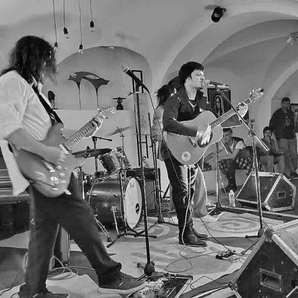 Ancestros: la música quenació desde la raíz de la ciudad