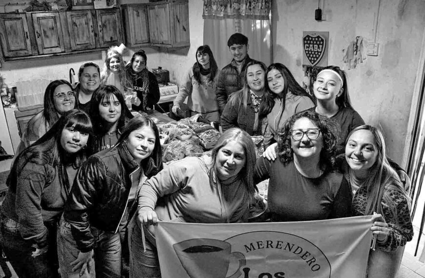 Meriendas, juegos, contención y abrazos: el objetivo de Los Pekes